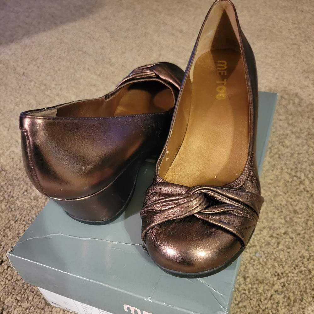 Bronze shoes - Picture 2 of 3